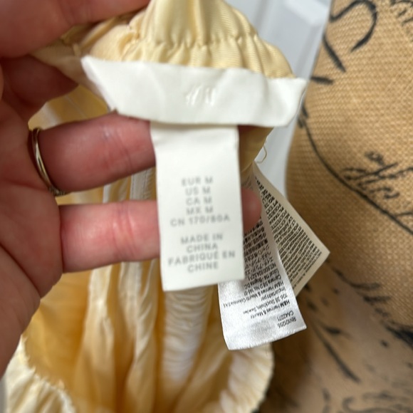 H&M Cream Pleated Skirt - Picture 5 of 8